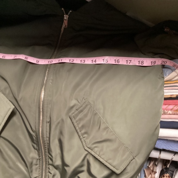 Like New H&M Oversized Bomber Jacket * Small/2* Army Green with Orange Lining - Picture 7 of 8
